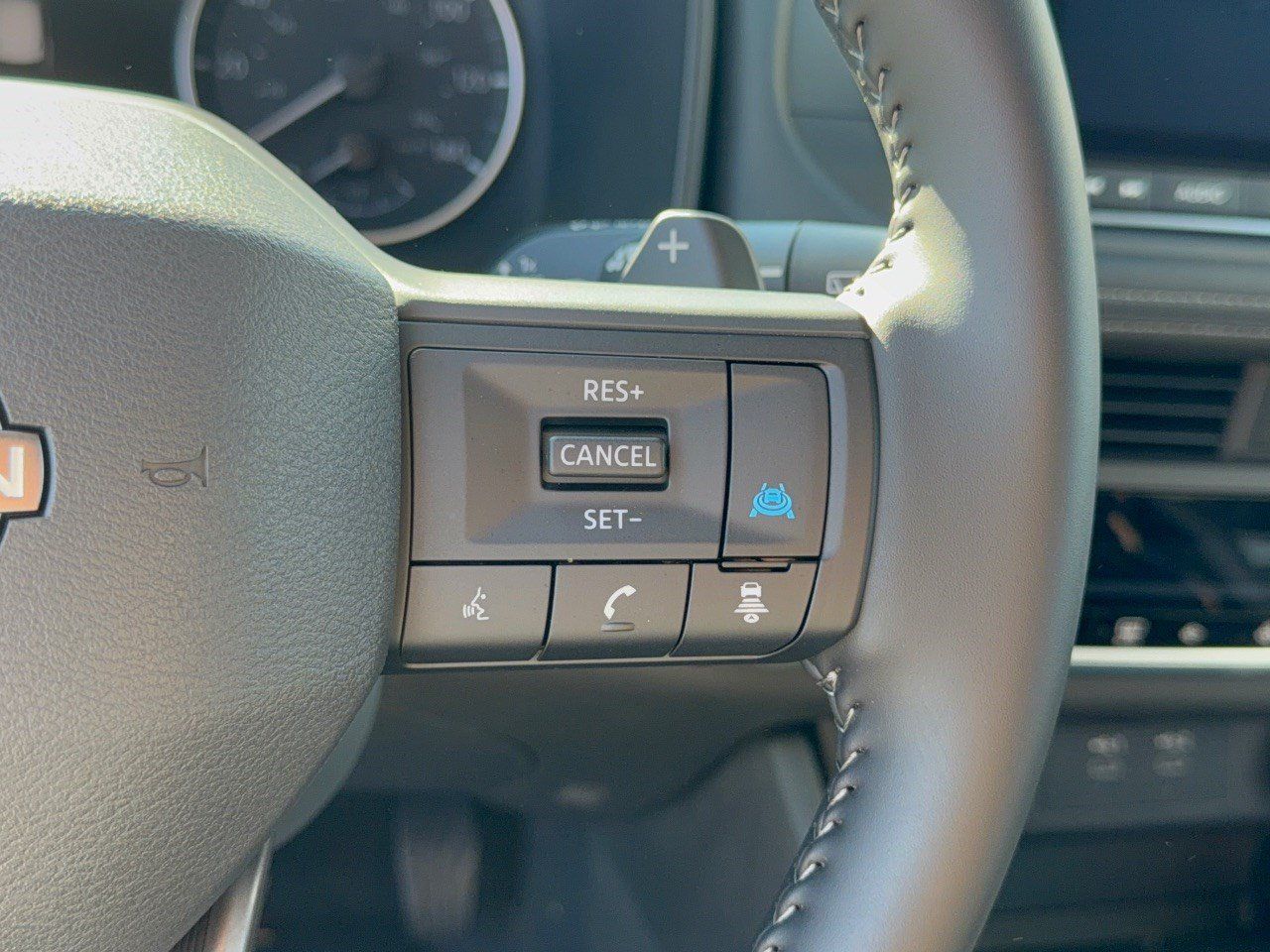 Certified 2025 Nissan Rogue SV FWD image 23