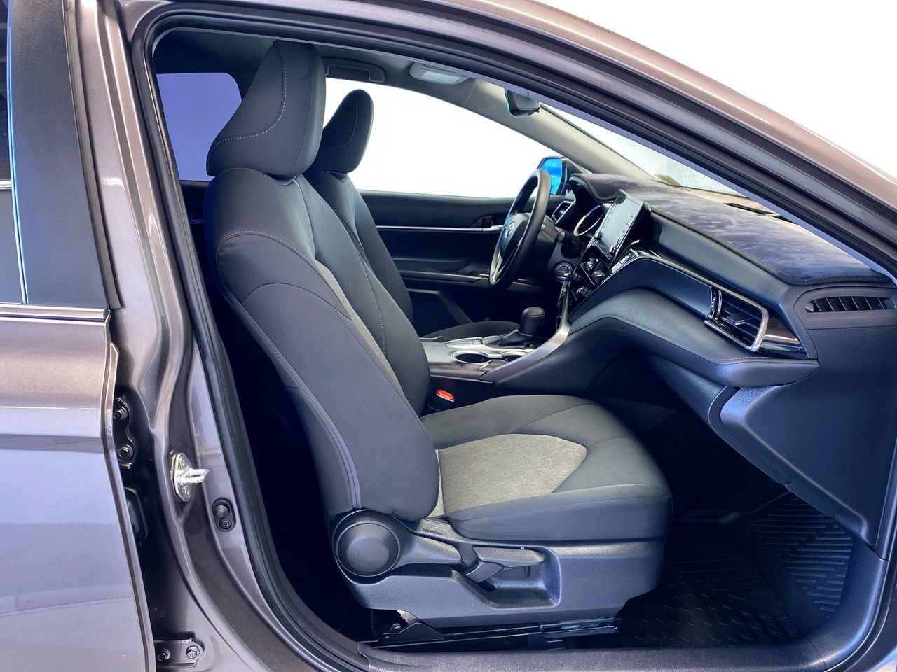 Used 2022 Toyota Camry LE FWD image 28