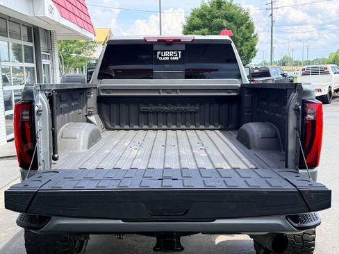 Used 2024 GMC Sierra 2500 Denali w/ Denali Reserve Package AWD/4WD image 10