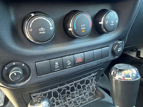 Used 2017 Jeep Wrangler Unlimited Sport w/ Quick Order Package 24S AWD/4WD image 30