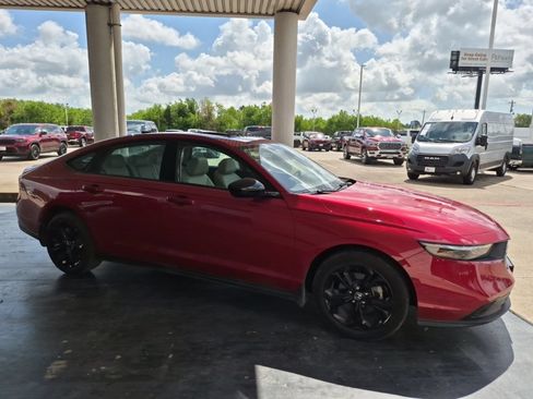 Used 2025 Honda Accord SE image 4