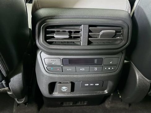 Certified 2024 Honda Pilot Elite image 11