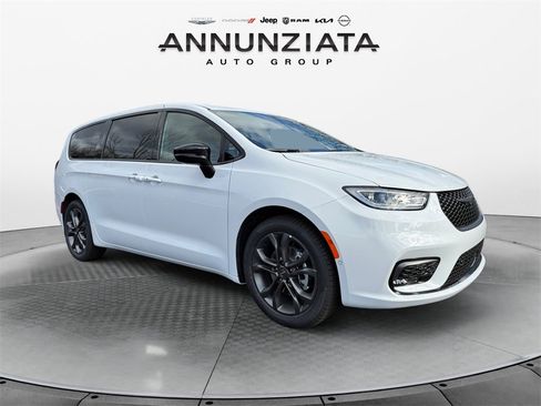 New 2026 Chrysler Pacifica Select image 7