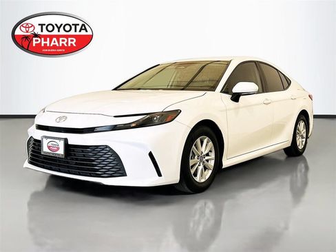Used 2025 Toyota Camry LE w/ Convenience Package FWD image 1