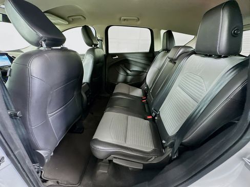 Used 2019 Ford Escape SE image 25