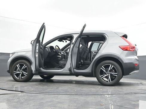 Used 2025 Volvo XC40 B5 Core image 64