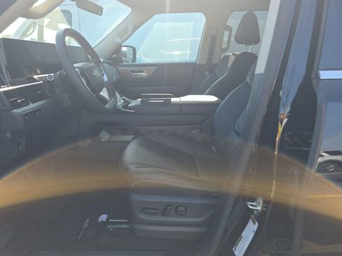 Used 2025 INFINITI QX80 Pure RWD image 3