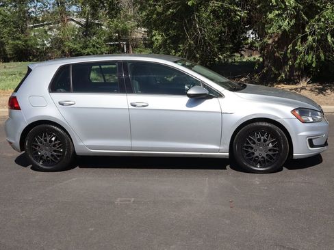 Used 2015 Volkswagen e-Golf Limited Edition FWD image 3