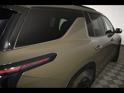 Used 2024 Chevrolet Traverse LT w/ Enhanced Driving Package FWD image 21