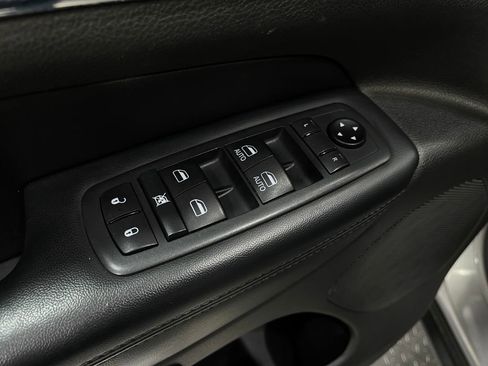 Used 2020 Jeep Grand Cherokee Limited w/ Premium Lighting Group image 16