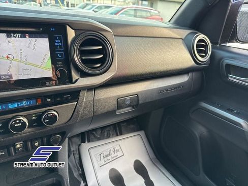 Used 2016 Toyota Tacoma TRD Sport image 27