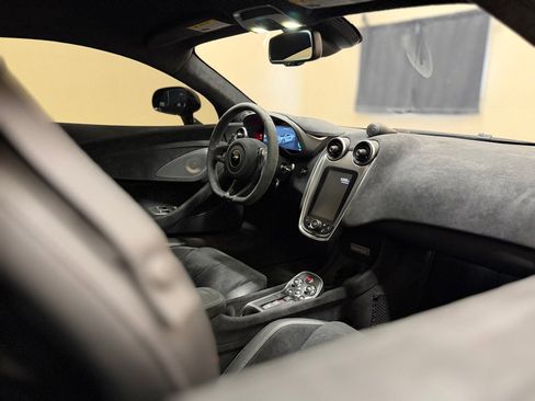 Used 2019 McLaren 600LT RWD image 22