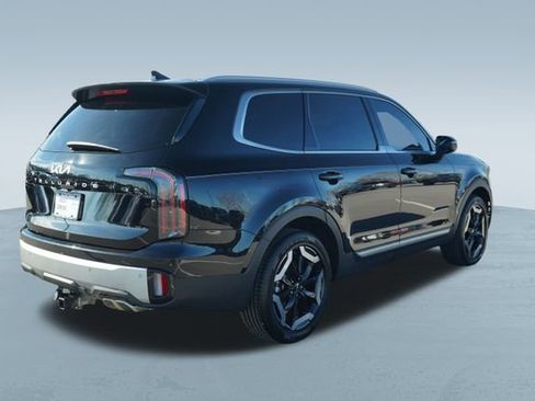 Used 2024 Kia Telluride EX w/ EX Captain's Chair Package image 8