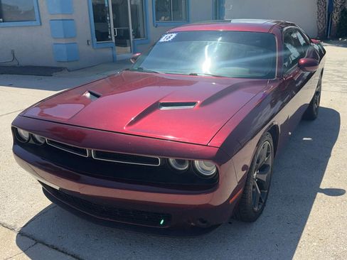 Used 2018 Dodge Challenger SXT RWD image 1