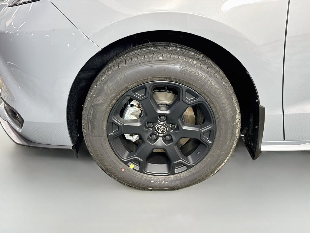 New 2026 Toyota Sienna XLE Woodland Edition AWD/4WD image 4