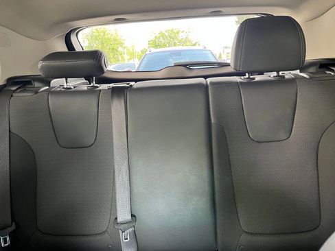 Used 2025 Buick Encore GX Preferred image 38