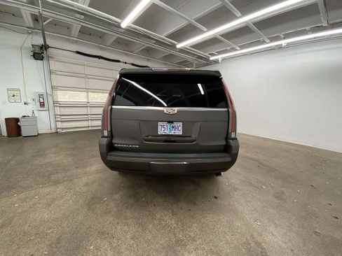 Used 2020 Cadillac Escalade Platinum image 5