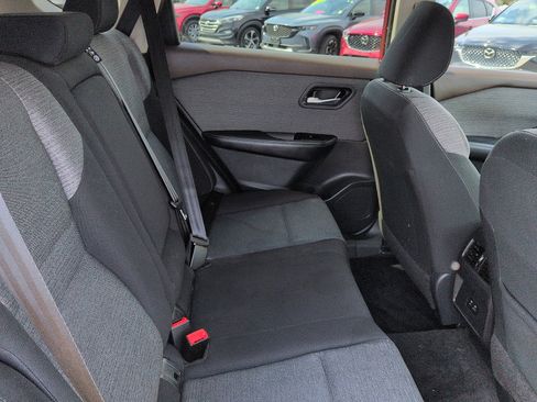 Used 2023 Nissan Rogue SV image 8