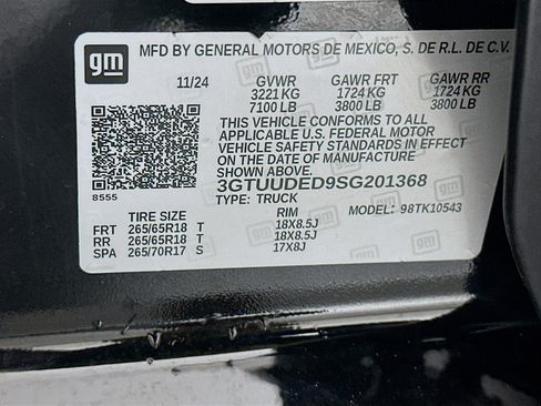 Used 2025 GMC Sierra 1500 SLT AWD/4WD image 12
