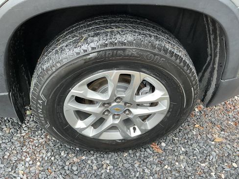 Used 2023 Chevrolet Traverse LS AWD/4WD image 27