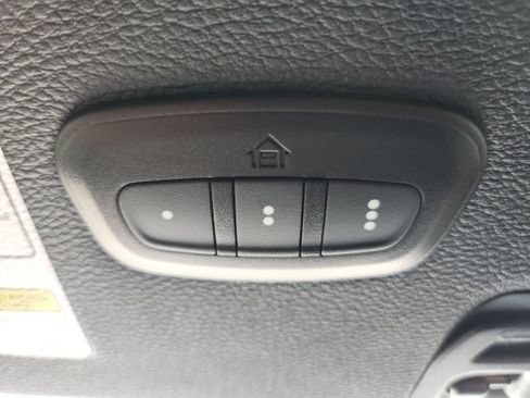 Used 2019 Jeep Wrangler Unlimited Sahara AWD/4WD image 39