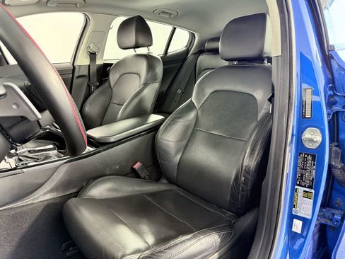Used 2018 Kia Stinger Premium image 11