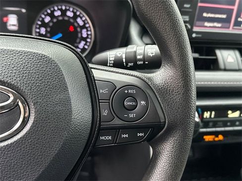 Used 2022 Toyota RAV4 XLE image 27