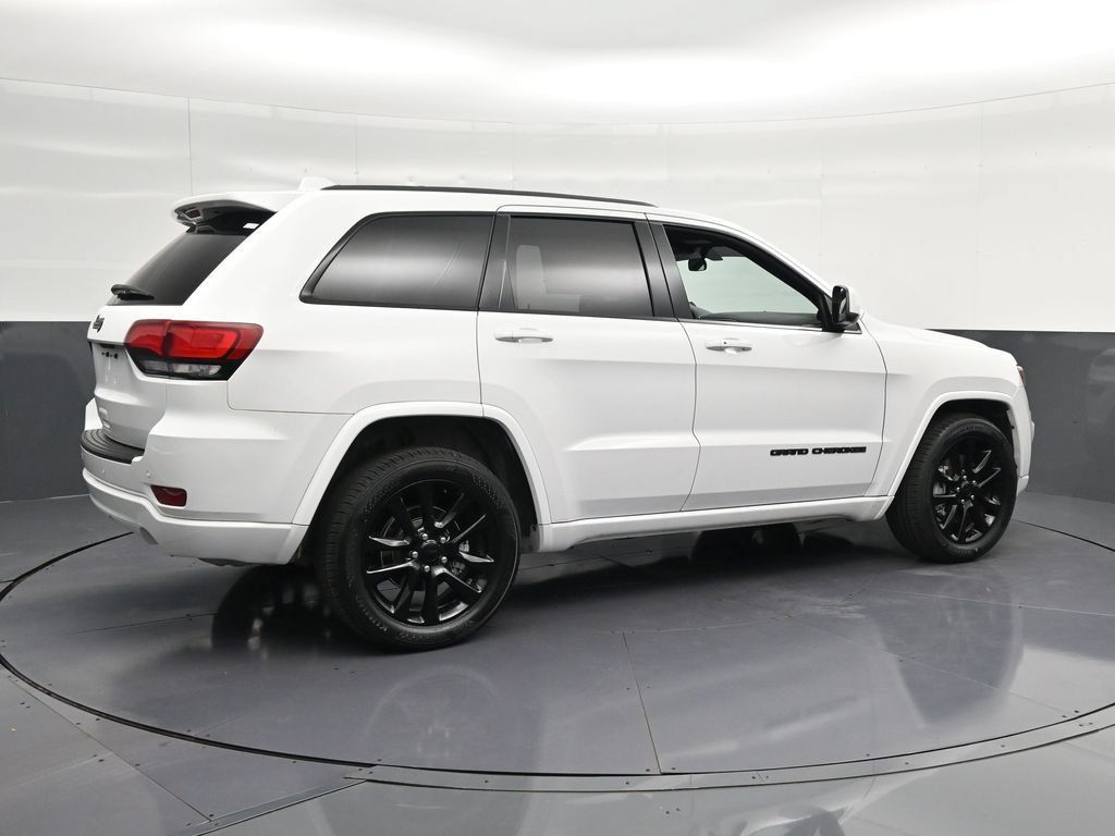 Used 2021 Jeep Grand Cherokee Laredo X RWD image 3
