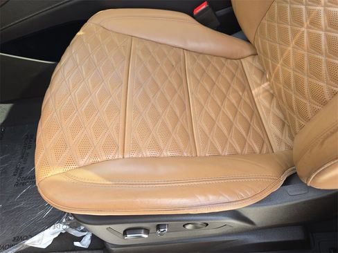 Used 2022 Cadillac Escalade Premium Luxury w/ Performance Package image 34