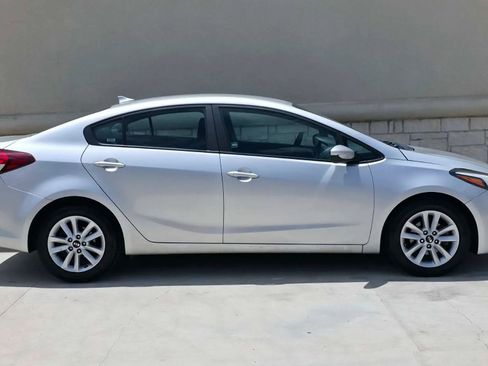 Used 2017 Kia Forte LX w/ LX Popular Package FWD image 2