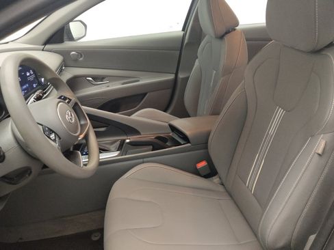 Used 2022 Hyundai Elantra SEL FWD image 17