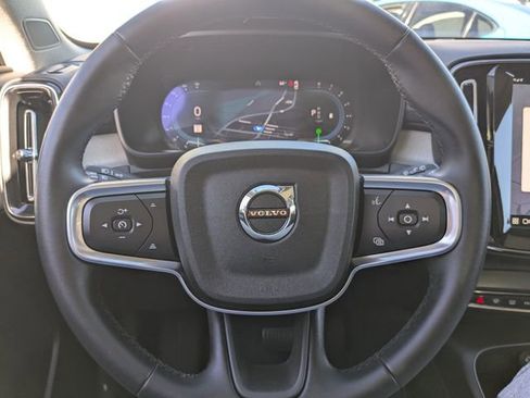 Certified 2025 Volvo XC40 B5 Core image 35