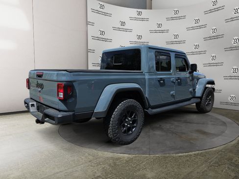 Used 2025 Jeep Gladiator Sport image 5