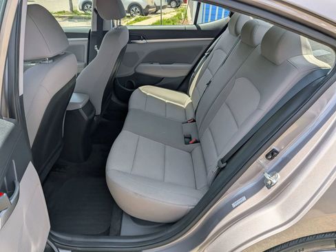 Used 2020 Hyundai Elantra SEL w/ Winter Weather Package FWD image 22