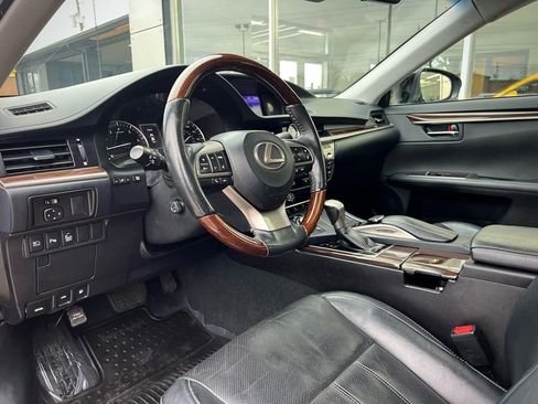 Used 2017 Lexus ES 350 w/ Luxury Package image 34