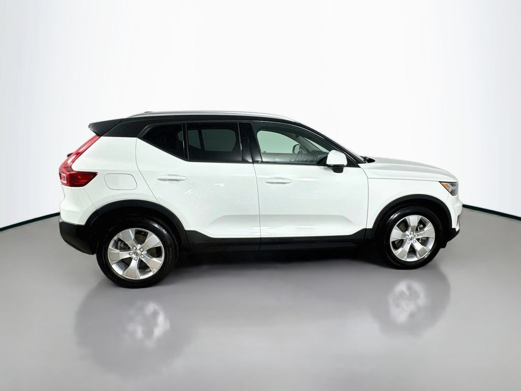 Used 2020 Volvo XC40 T5 Momentum w/ Protection Package AWD/4WD image 9