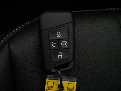 Certified 2024 Volkswagen Tiguan SE image 34