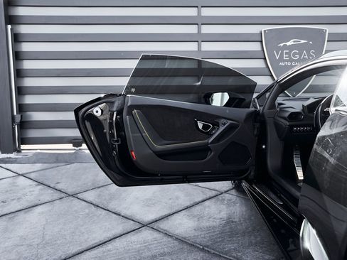 Used 2021 Lamborghini Huracan EVO image 31