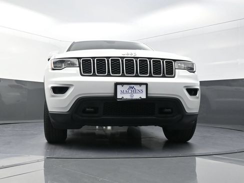 Used 2019 Jeep Grand Cherokee Laredo AWD/4WD image 22