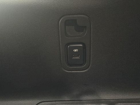 Used 2023 Chevrolet Traverse LT AWD/4WD image 35