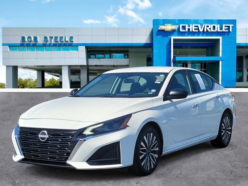 Used 2025 Nissan Altima 2.5 SV image 3