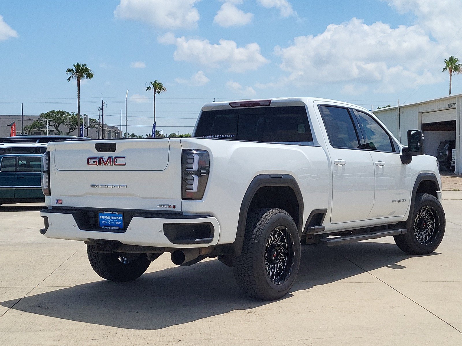 Used 2020 GMC Sierra 2500 AT4 w/ AT4 Premium Package AWD/4WD image 5