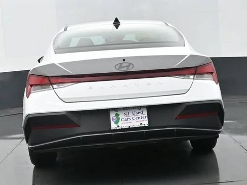 Used 2024 Hyundai Elantra SEL FWD image 8