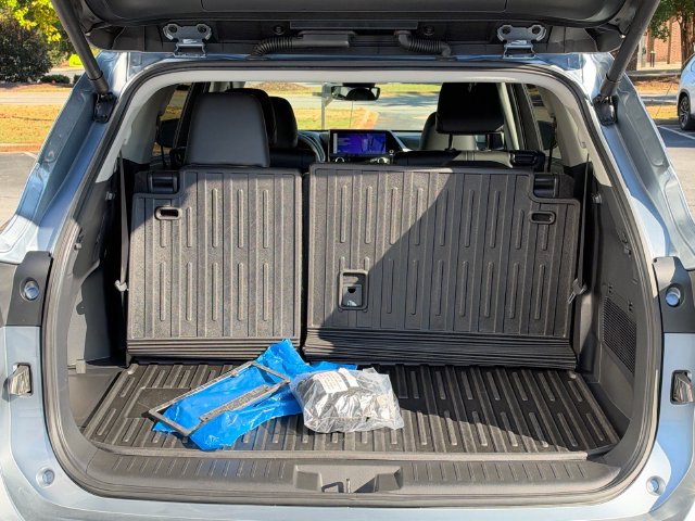 Used 2024 Toyota Highlander XLE FWD image 5