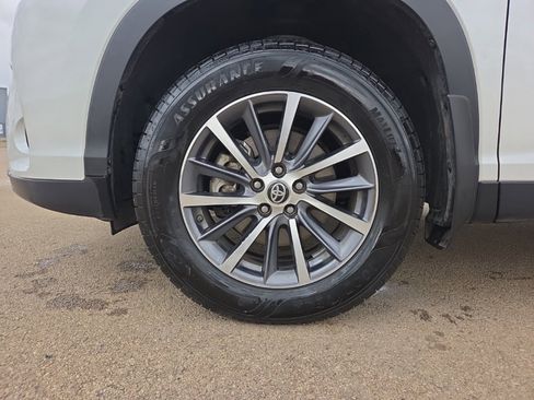 Used 2019 Toyota Highlander XLE image 9