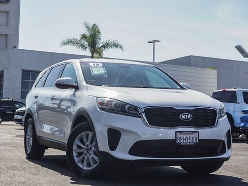 Used 2019 Kia Sorento AWD V6 image 2