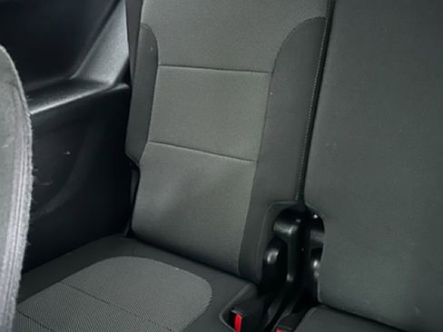 Used 2020 Chevrolet Traverse LT image 17