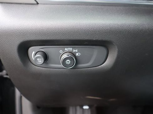 Used 2023 Chevrolet Traverse LT image 15