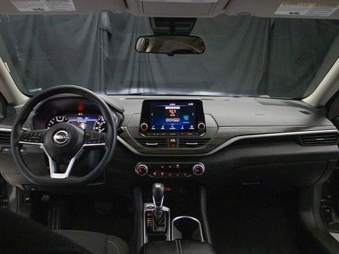 Used 2024 Nissan Altima 2.5 SV FWD image 22