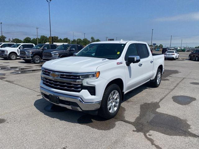 Used 2022 Chevrolet Silverado 1500 LTZ AWD/4WD image 2